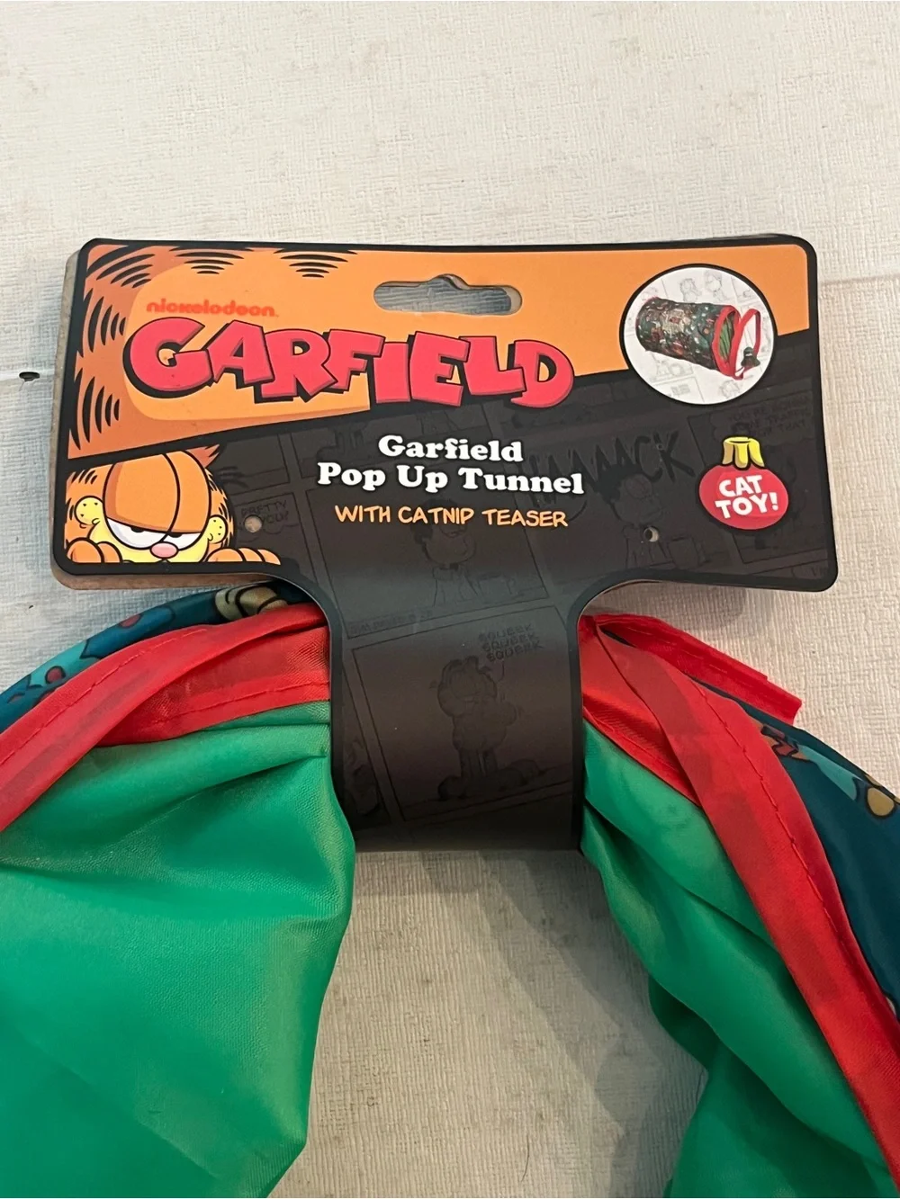 Garfield Christmas Green and Red Cat Holiday Pop-Up Tunnel. New!
